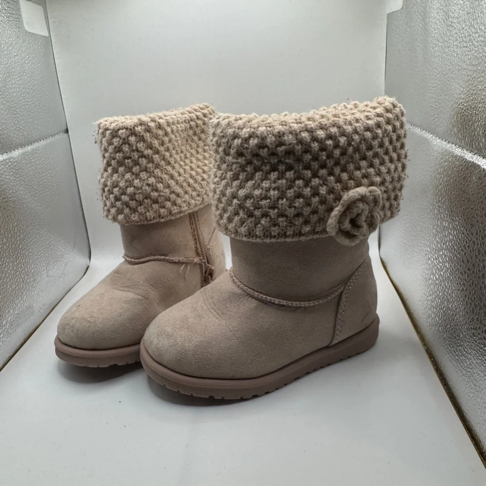 Toddler Size 8 Girls Light Pink/Cream Knit Winter Boots